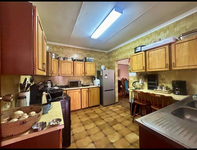 3 BEDROOM TOWNHOUSE FOR SALE IN VANDERBIJLPARK CE 2